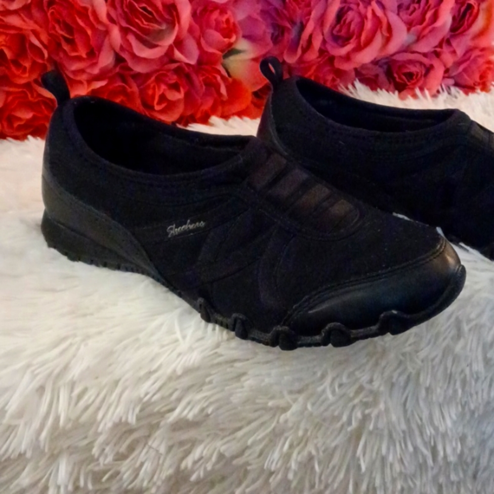 Skechers Slip On Sneakers sz 6